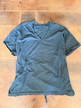 lululemon athletica Women's V-Neck Short Sleeve Tee - Charcoal
